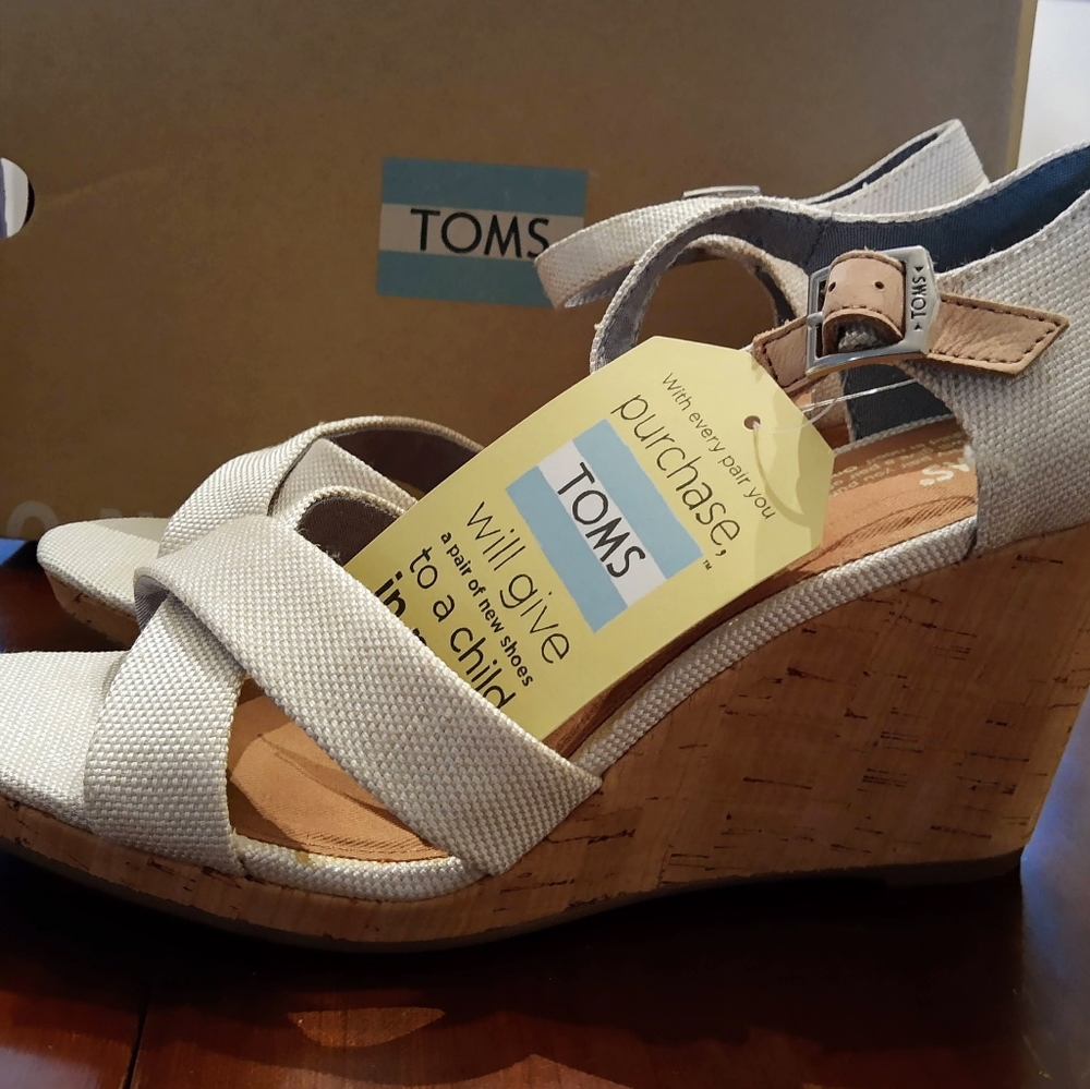 Tom's natural yarn and cork wedge